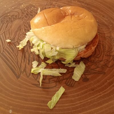 Чикен-бургер в Вкусная шаурма по цене 250 ₽