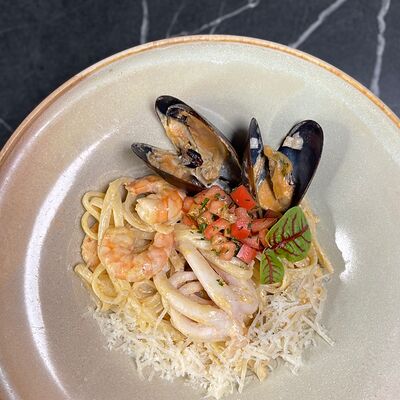 Паста Том ям с морепродуктамив Kirova street по цене 590 ₽