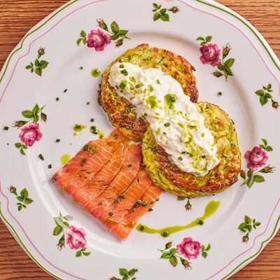 Оладьи из цукини с лососем и страчателлой в ROMO по цене 1070 ₽