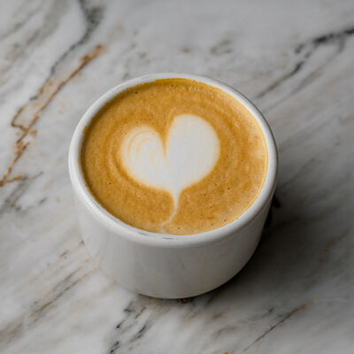 Флэт-уайт в Bisou Bisou Bistro по цене 460 ₽