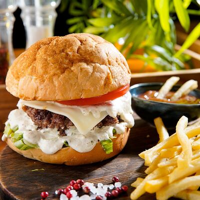 Бургер с говядиной в ЧиллДОМ по цене 630 ₽