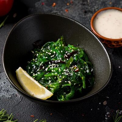 Салат Чука с ореховым соусом в Brothers Food на Советской по цене 435 ₽