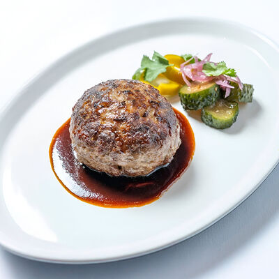 Говяжья котлета мечты с перечным соусом в Бистро Рыба Мечты по цене 1290 ₽