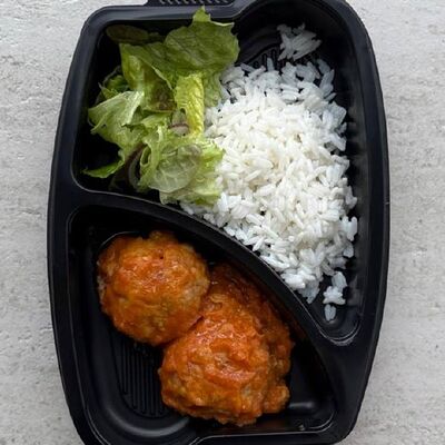 Тефтели в томатном соусе с рисом в Еду домой по цене 315 ₽