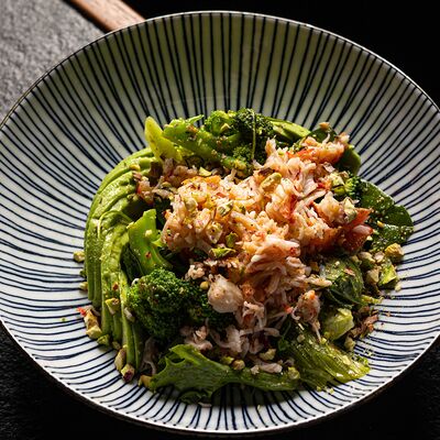 Салат с авокадо с крабом в Self Edge Japanese по цене 2500 ₽