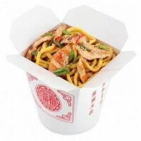 Вок с курицей в сливочном соусе в Ананас