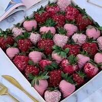 Клубника в шоколаде Pink XL в Sweets