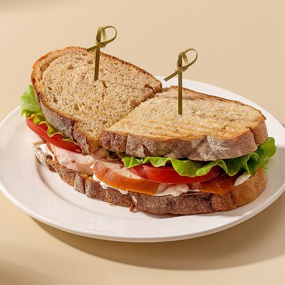 Сэндвич с курицей в Комод по цене 455 ₽