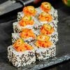 Ролл Мексиканский с королевским лососем и острым соусом в Fast Япония Premium Sushi по цене 464