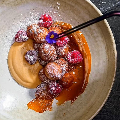 Пончики малина с вареной сгущенкойв Галки по цене 640 ₽