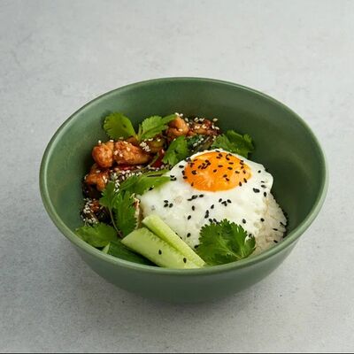 Пад Гапрао с курицей в Chang по цене 620 ₽