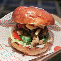 Бутерброд Юар Гэтсби в Бутер Bro Pub