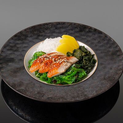 Салат Чука с угрем в OUGI по цене 1050 ₽