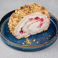 Меренговый рулет с малиной и фисташками в Табаско