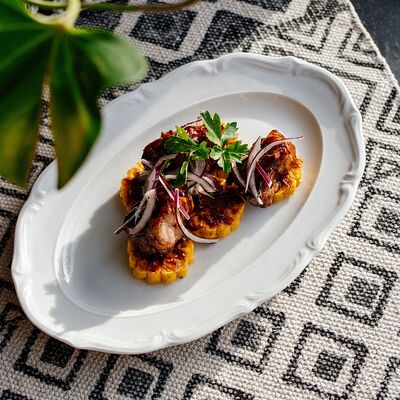 Свиная шея в сладко-кислом соусе с кукурузой в Грузинскоебистро Каха по цене 834 ₽