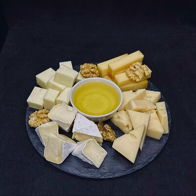 Сырное ассорти европейское в Кафе сон у моря по цене 1100 ₽