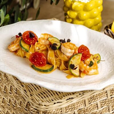 Тальятелле с креветками и томатами черри конфив Dodici Italy по цене 990 ₽