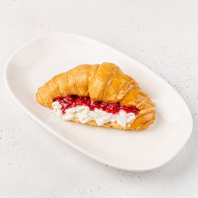 Круассан со страчателлой и малиной в АндерСон по цене 490 ₽