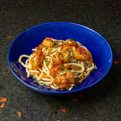 Удон с хрустящим цыпленком в Sumo Izakaya по цене 650 ₽