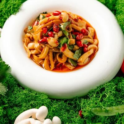 Пряные грибы эринги, шимеджи с арахисом в остром соусе в Китайская грамота по цене 990 ₽