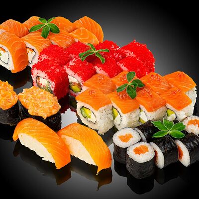 Сет Для любителей лосося в Sushi & More по цене 2900 ₽