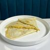 Кесадилья с курицей и соусом Цезарь в PRIMETIME по цене 350