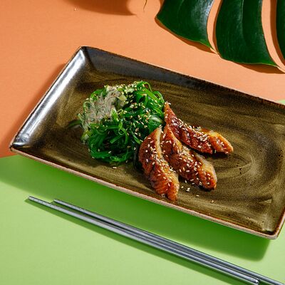 Салат Кайсо с угрем и ореховым соусом в Сушки на макушке по цене 460