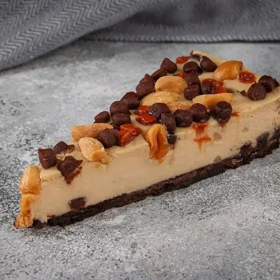 Чизкейк Snickers в КОМБИНАТ шаурма и стритфуд по цене 298 ₽