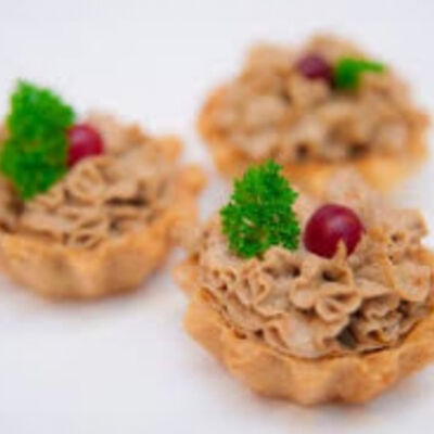 Нежный паштет в хрустящих тарталетках в Луна по цене 660 ₽