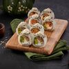 С лососем и авокадо Биг вкуснов CHAKRA SUSHI LUXURY по цене 1015