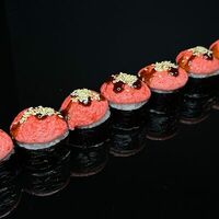 Запеченный ролл с жареным лососем Яндекс в Rollita