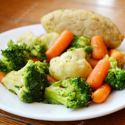 Котлета куриная с овощами (тыква, морковь, брокколи) в Три печки по цене 460 ₽