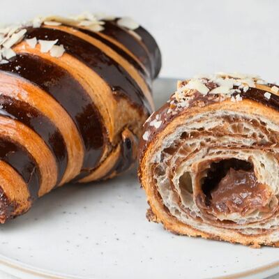 Круассан Шоколадный в Круассан Дорэ по цене 205 ₽