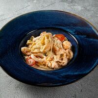 Фетучини с кальмаром и креветкой в Сие Паста