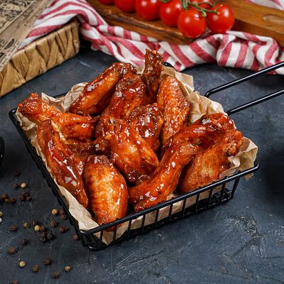 Куриные крылышки BBQ в Deus Burgers по цене 600 ₽