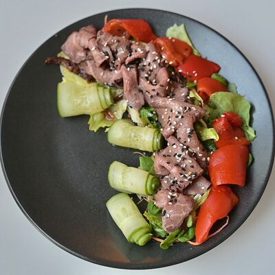 С ростбифом и печеным перцем в Bucho по цене 530 ₽