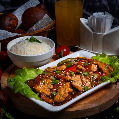 Курица с овощами по-корейски в Тесоро по цене 590 ₽