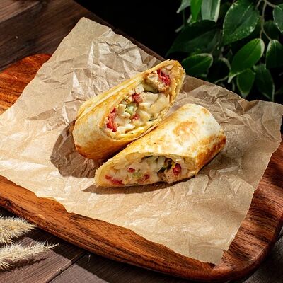 Шаурма классическая в хрустящей корочке в Грин по цене 290 ₽