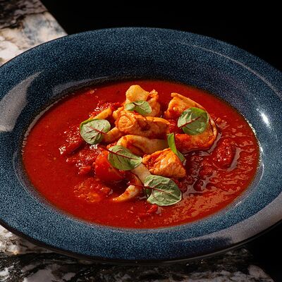 Томатный суп с морепродуктами в Hookah Place по цене 900 ₽