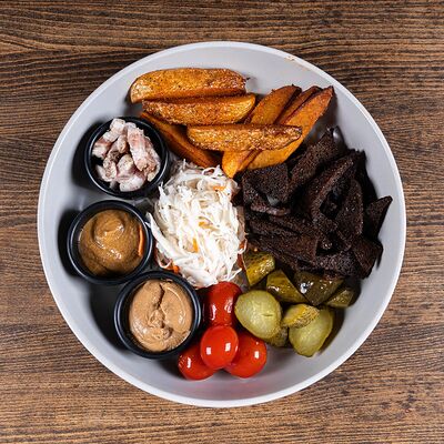 Большая тарелка в Гриль Бар Понеслось по цене 820 ₽