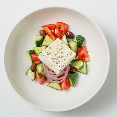 Салат греческий в Romeo's restaurant по цене 690 ₽