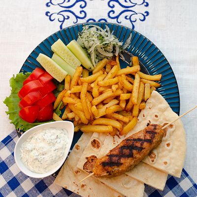Сувлаки с люля-кебабом из курицы в Сувлаки №1 по цене 445 ₽