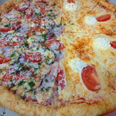 Пицца 2 в 1 Мясное ассорти-Четыре сыра в ФАРТуна по цене 1150 ₽