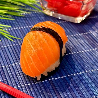 Суши с лососем в Уфтанма по цене 169 ₽