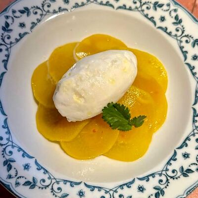 Севиче из креветок с дайконом и сорбетом в ROMO по цене 1180 ₽