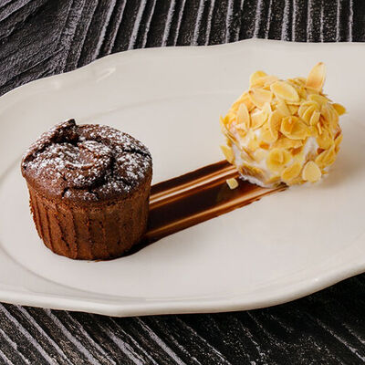 Горячий шоколадный тарт в Ginza по цене 1290 ₽