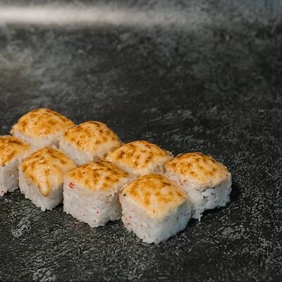 Запеченный ролл Вулкан с угрём в Ронин по цене 660 ₽