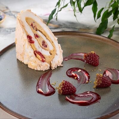 Меренговый рулет в Мясо & Рыба по цене 740 ₽