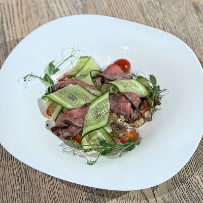 Салат с ростбифом в Сквер по цене 600 ₽