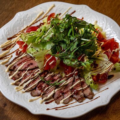 Салат с ростбифом в Cook cafeshop по цене 790 ₽